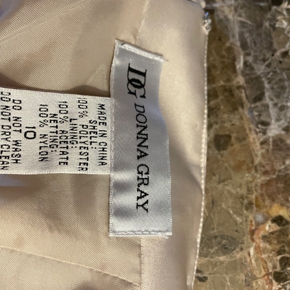 Gown - Picture 6 of 6